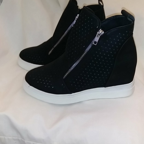 Black Perforated Hidden Wedge Hi Top Sneaker EU 40 - Picture 2 of 7